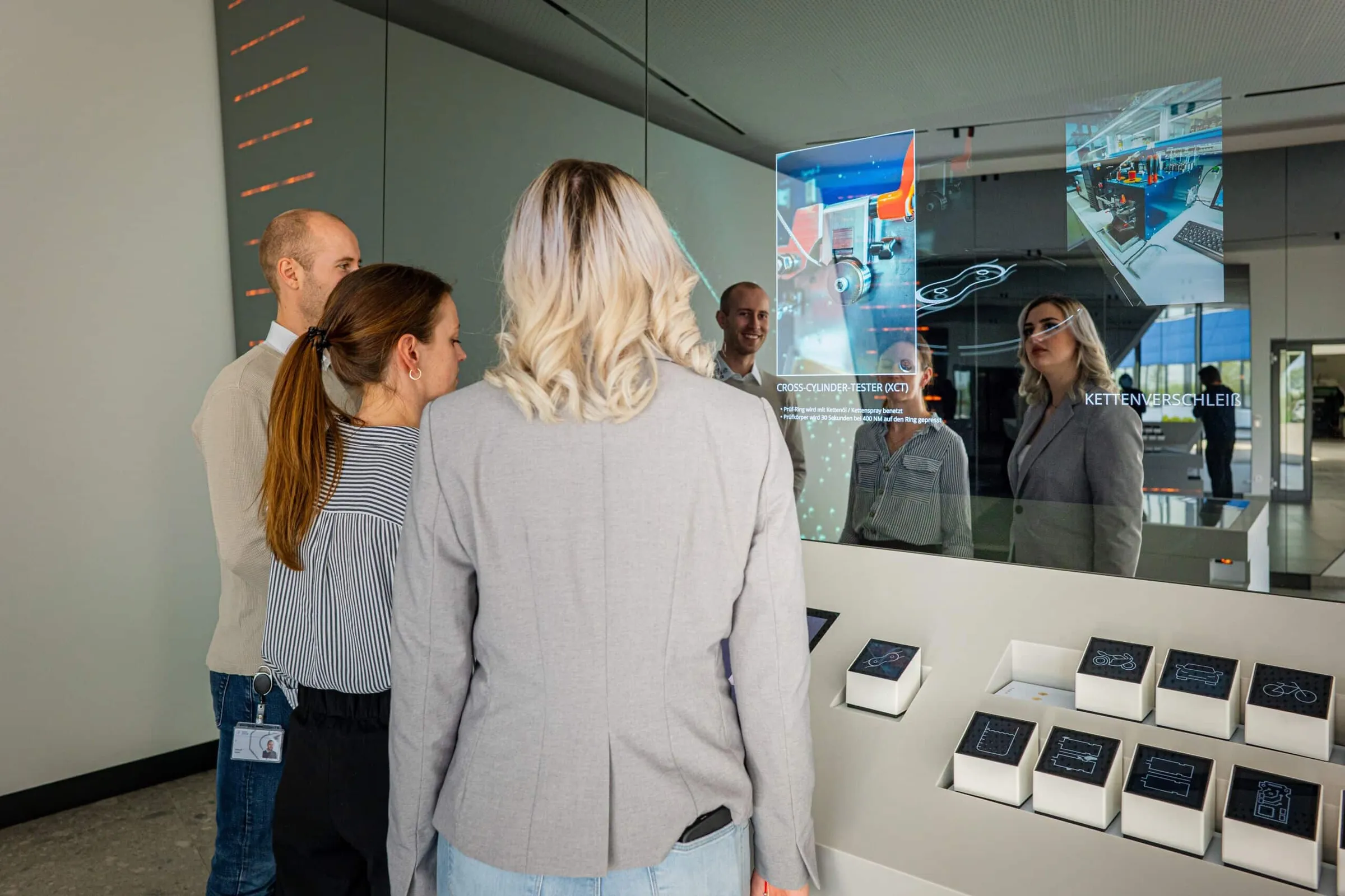 Exponat Analyse-Station im Dr. Wack Showroom bei Ingolstadt