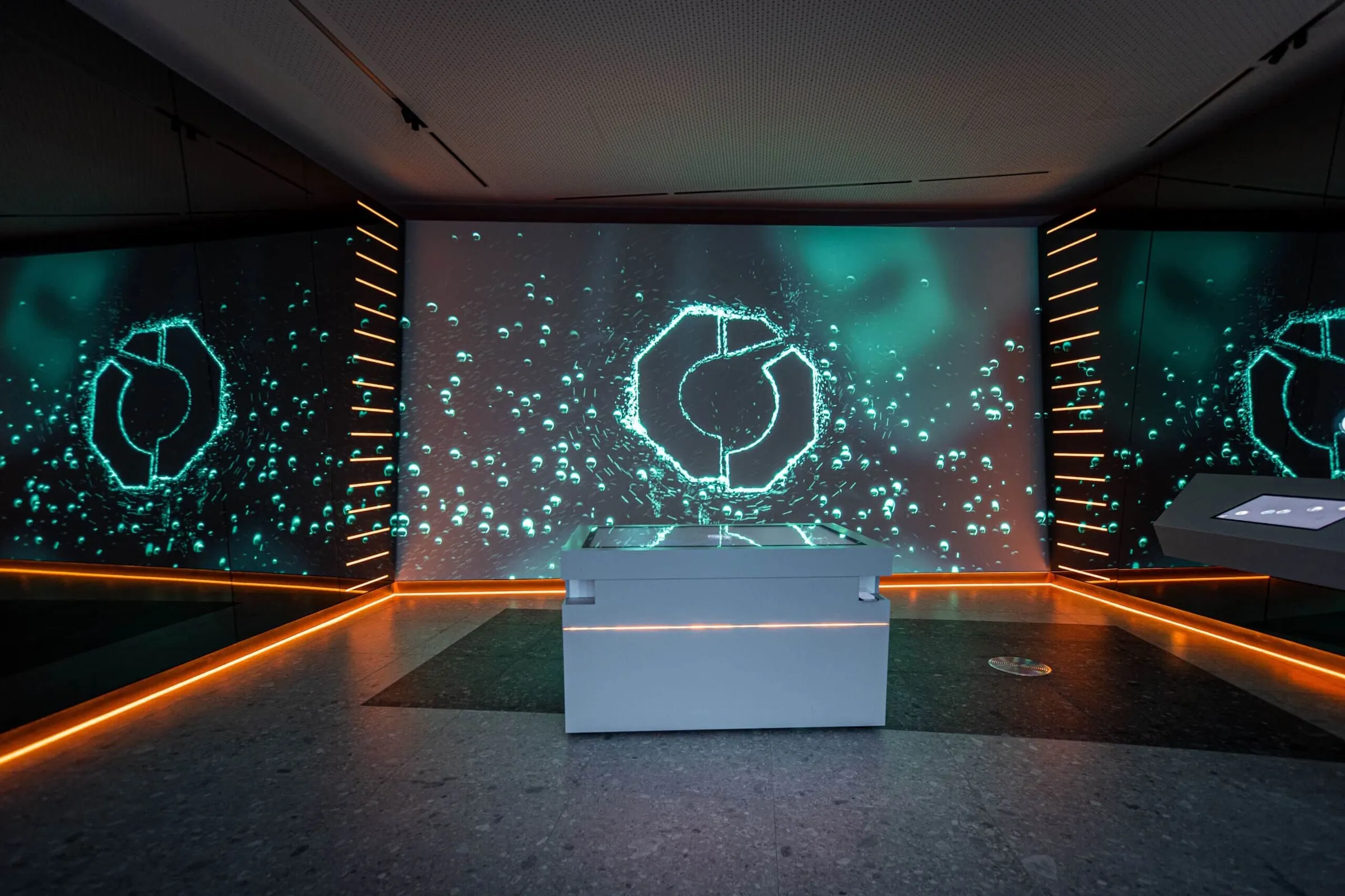 B2B Showroom der Wack Group bei Ingolstadt beeindruckt mit Multitouch, LED und Projektionstechnologien