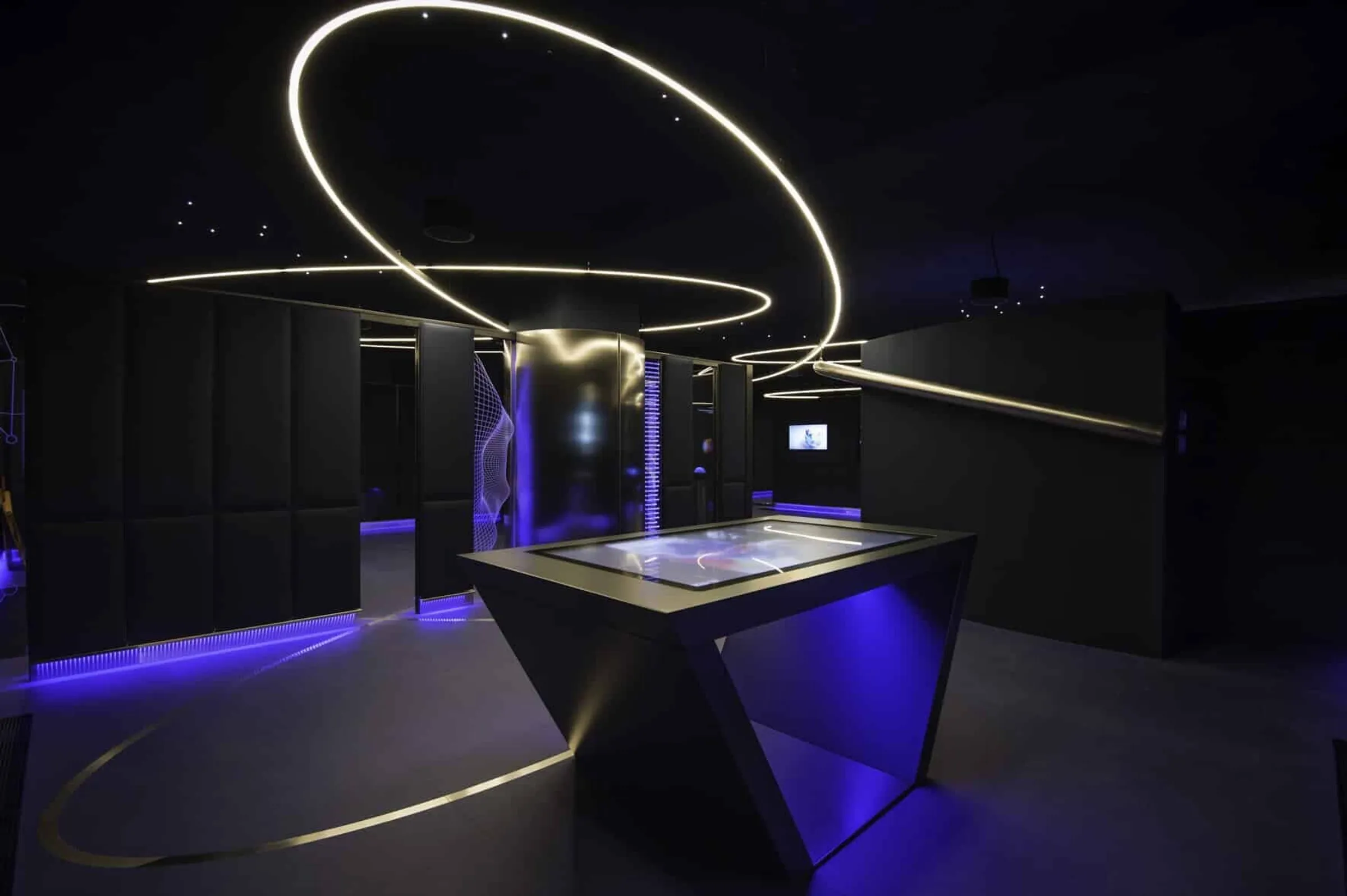 Multitouch-Table im interaktiven Besucherzentrum der ESA in Italien