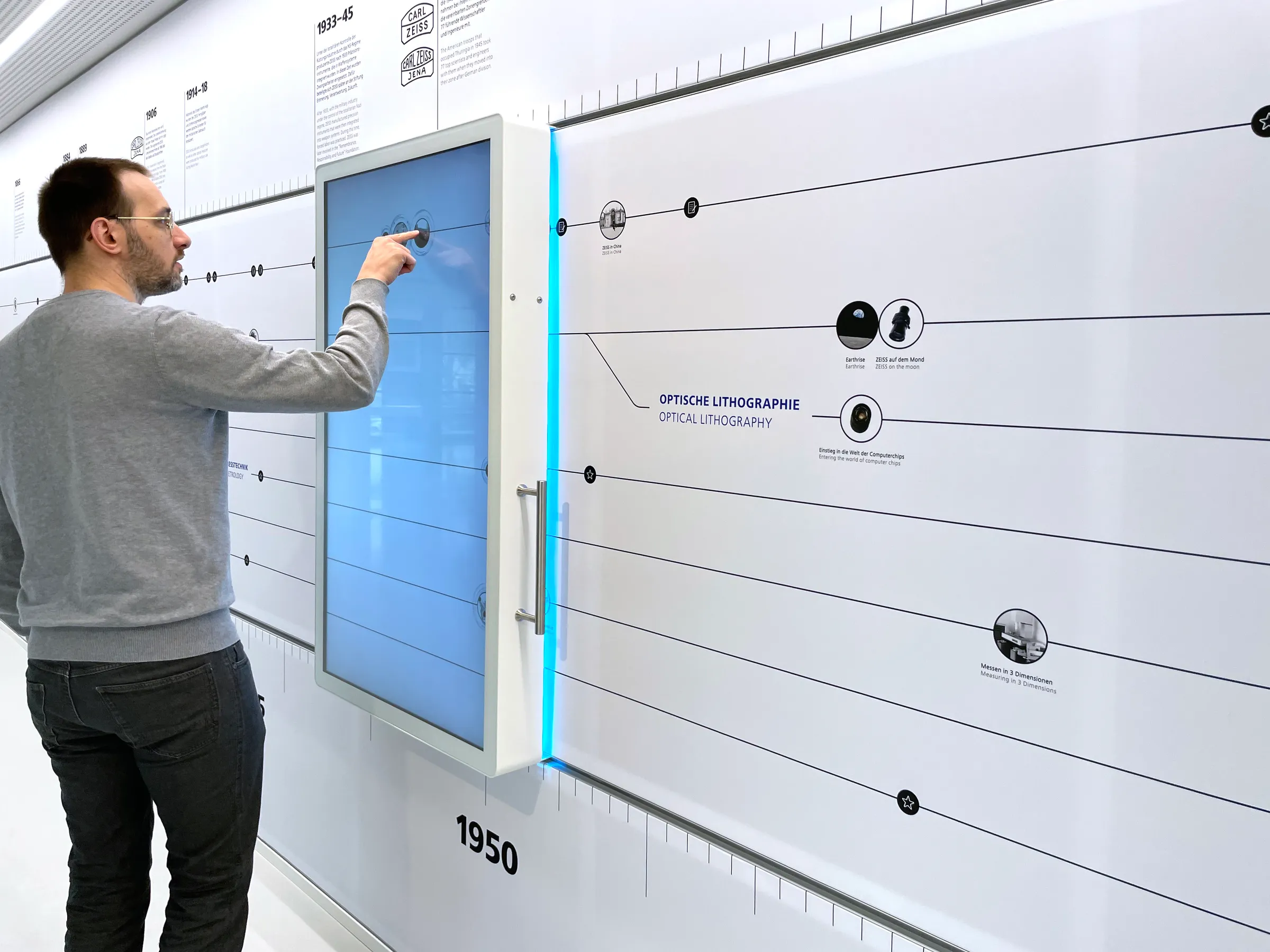 ZEISS: verschiebbarer Touchscreen und Screenwall