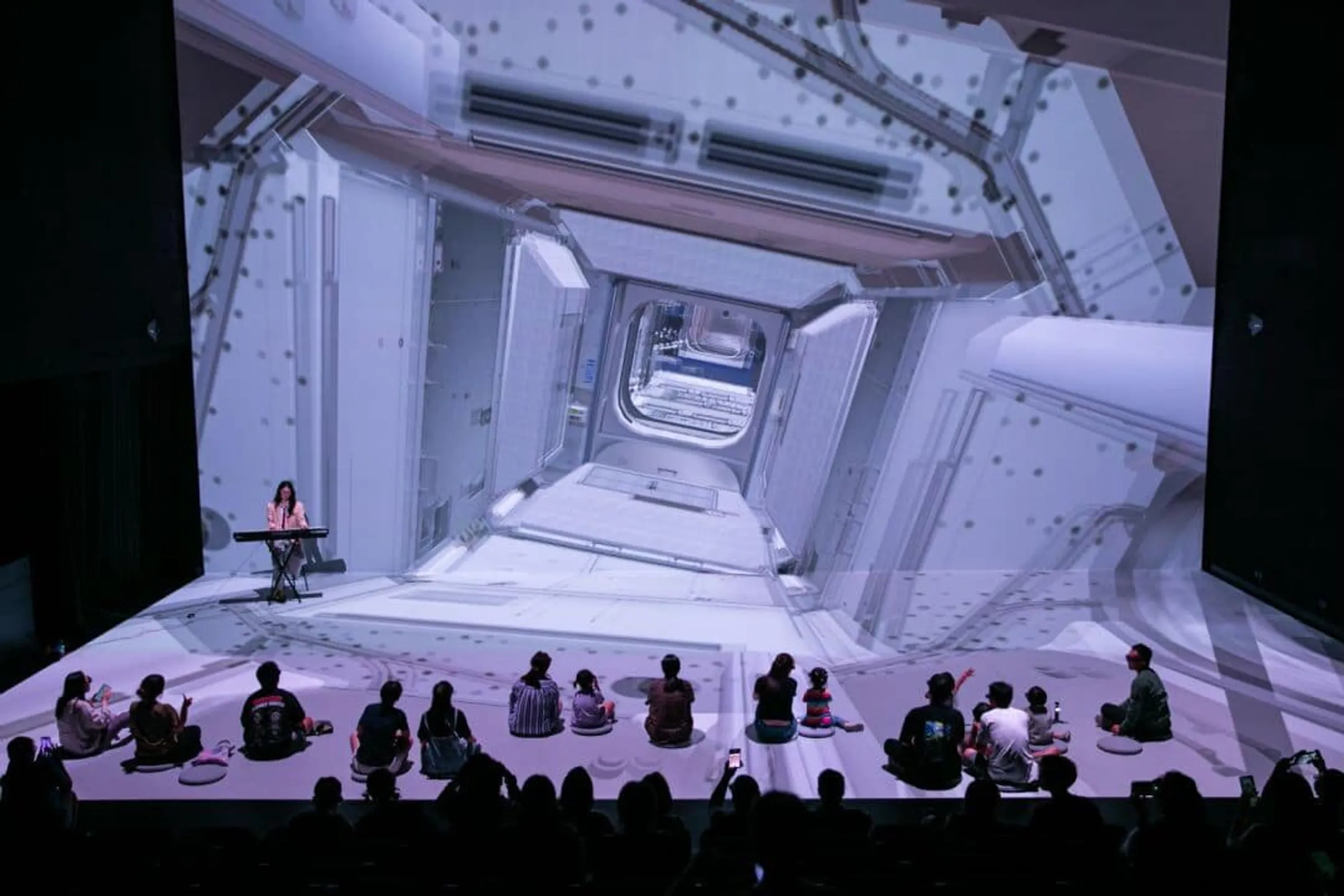 Immersive Theateratmosphäre im Projektionsraum
