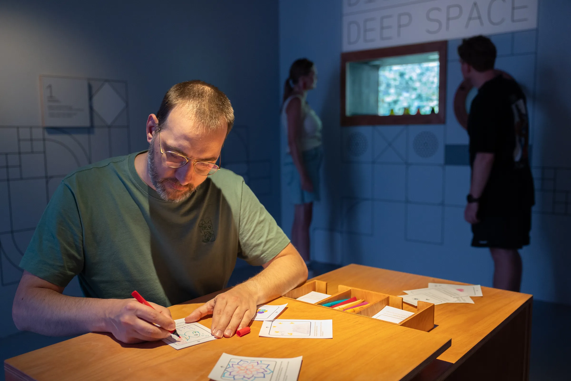 Beim Baby Deep Space beginnt die Interaktion mit einer Zeichnung der Besucher