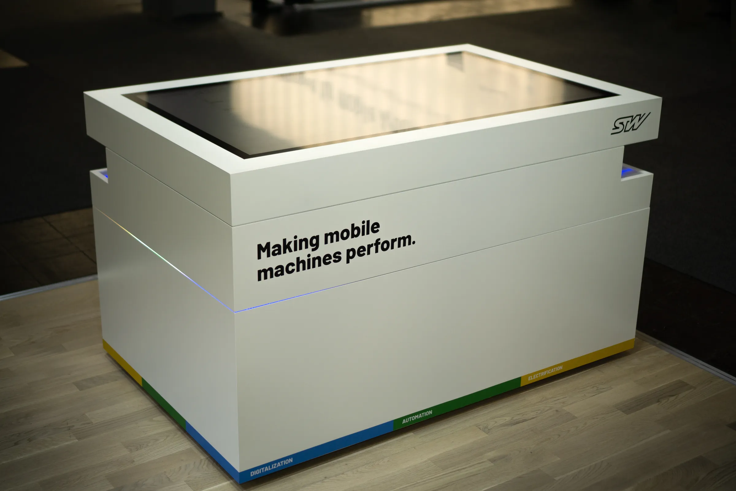 interaktive Vertriebs-Stationen in Form von Multitouch-Scanner-Tischen