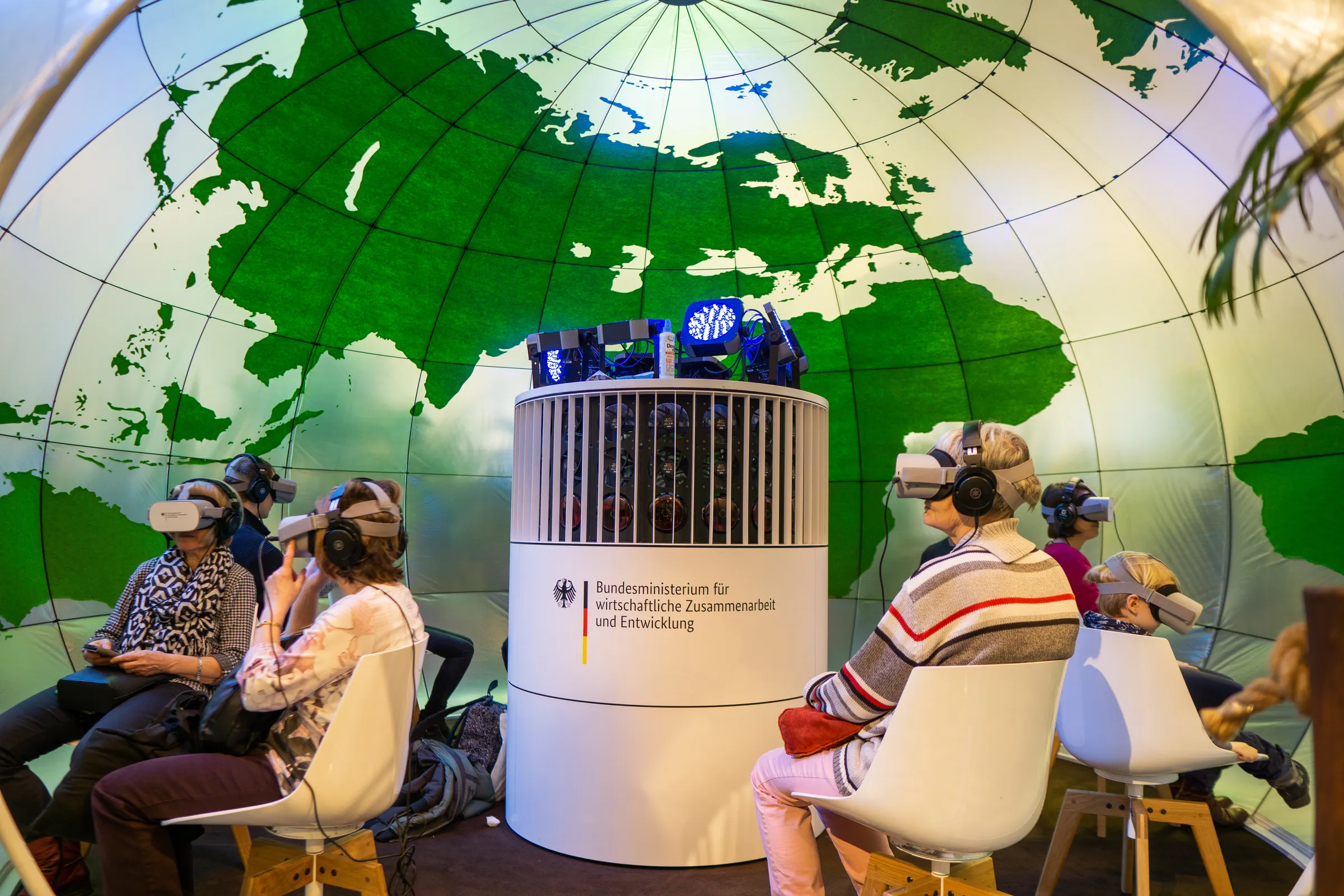 Ein gutes Beispiel für multisensorische Immersion ist die 360-Grad-Klimakuppel