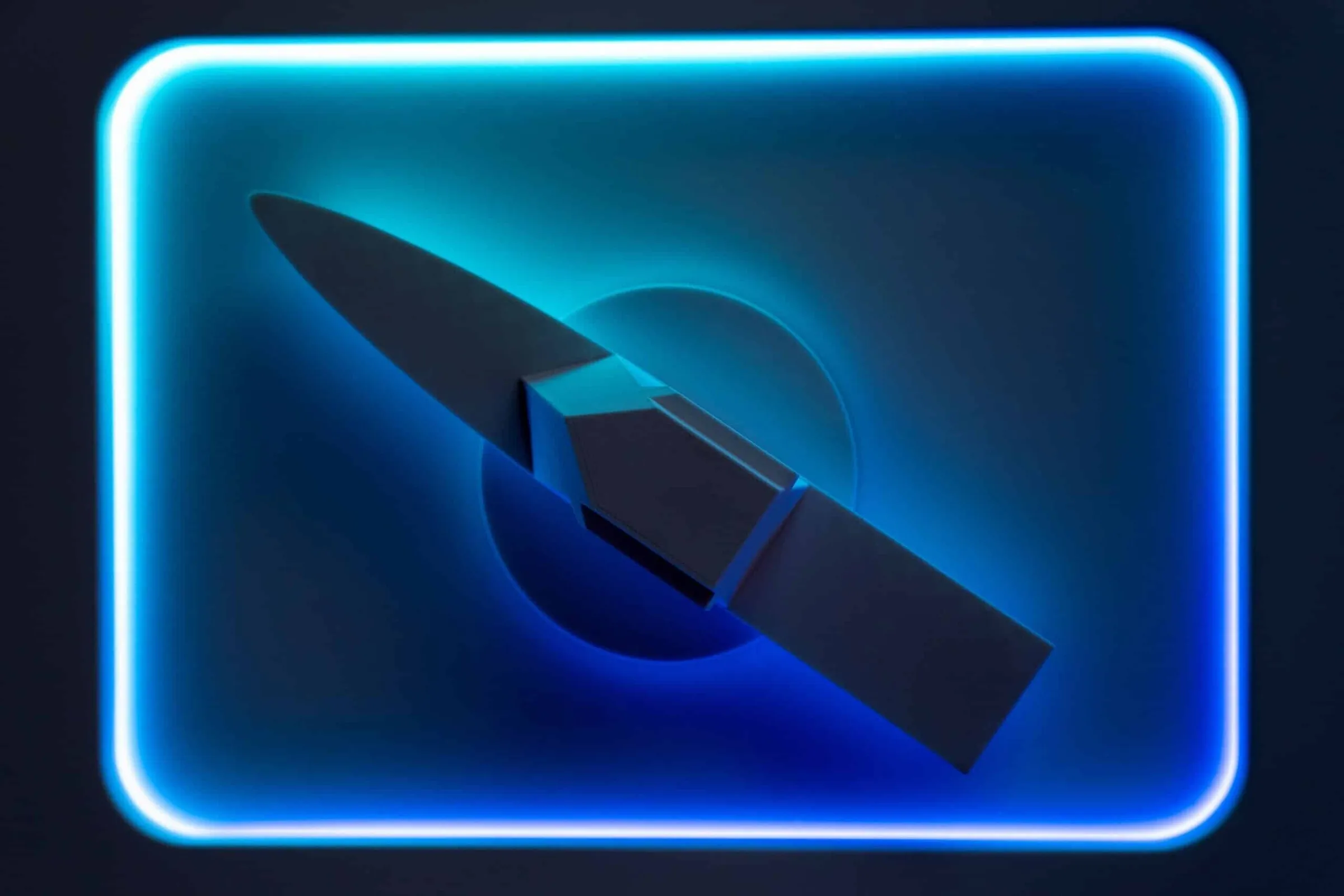 Capacitive marker with LED lighting for Rolls-Royce multi-touch table