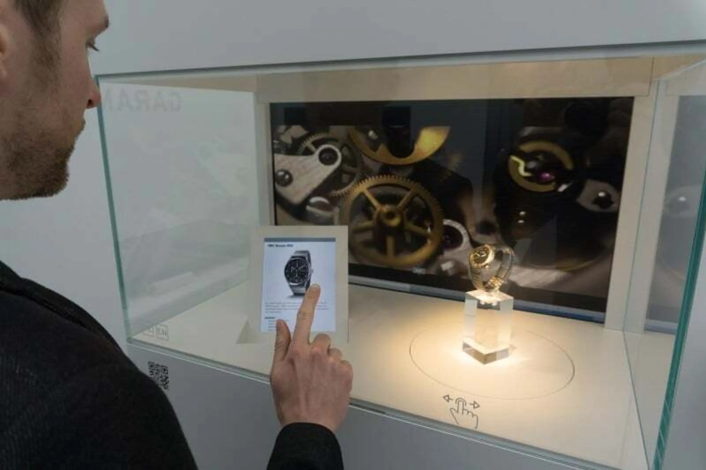 Interaktive Vitrine ermöglicht neuartige Produktpräsentation