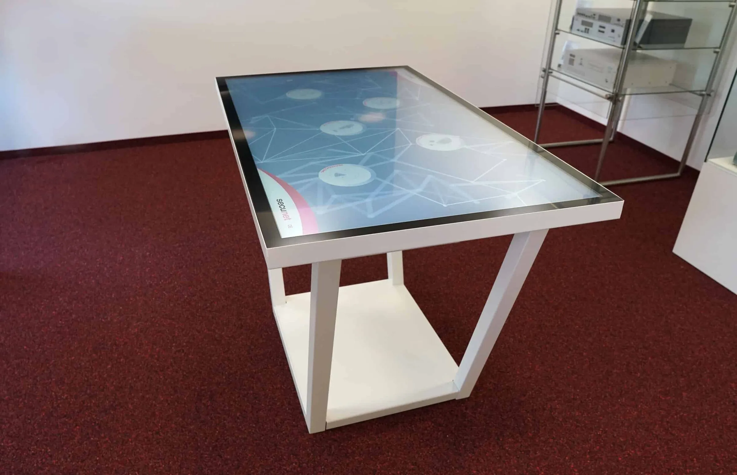 Touch Table mit ultra HD Multitouch-Oberfläche