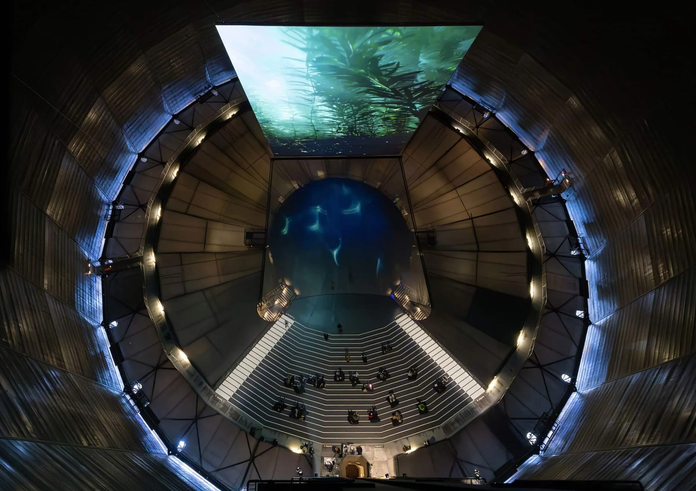 Höchste Leinwand der Welt interaktiv und medial bespielt