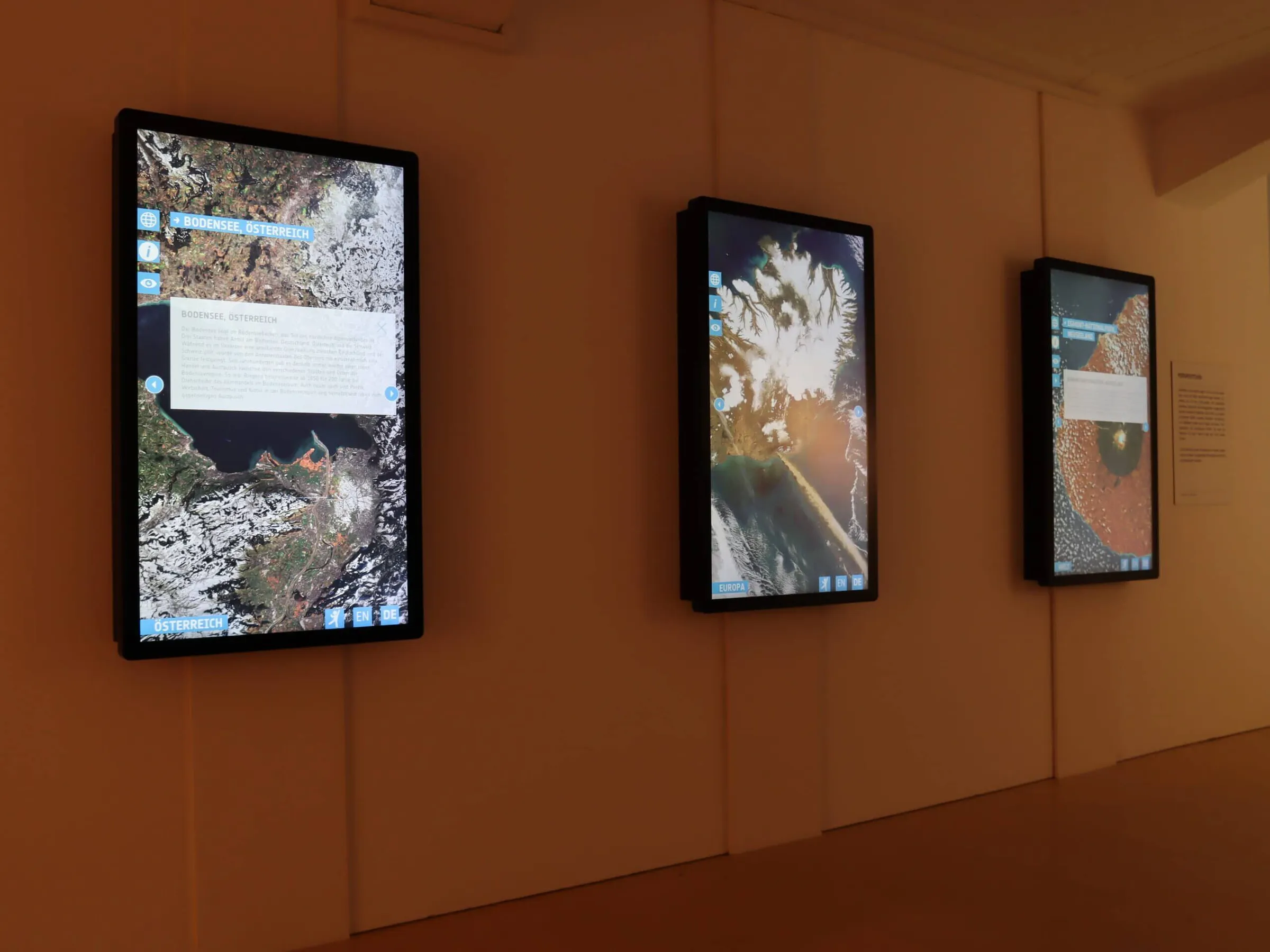 Multitouch stations in the exhibition Global Shift - The Changing World