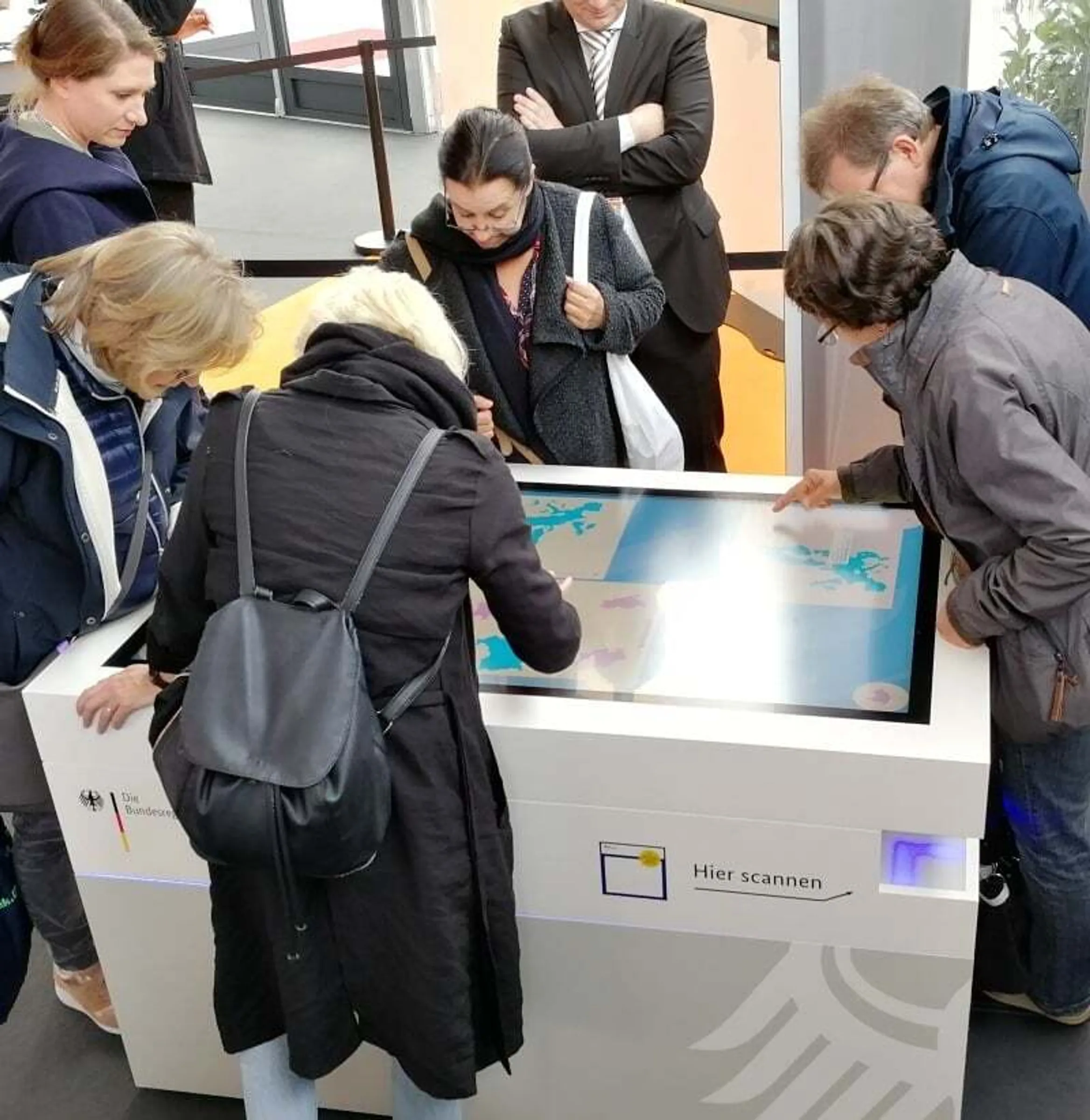 Multitouch-Scanner-Tisch der Bundesregierung beim Tag der Deutschen Einheit 2018 im Bundeskanzleramt