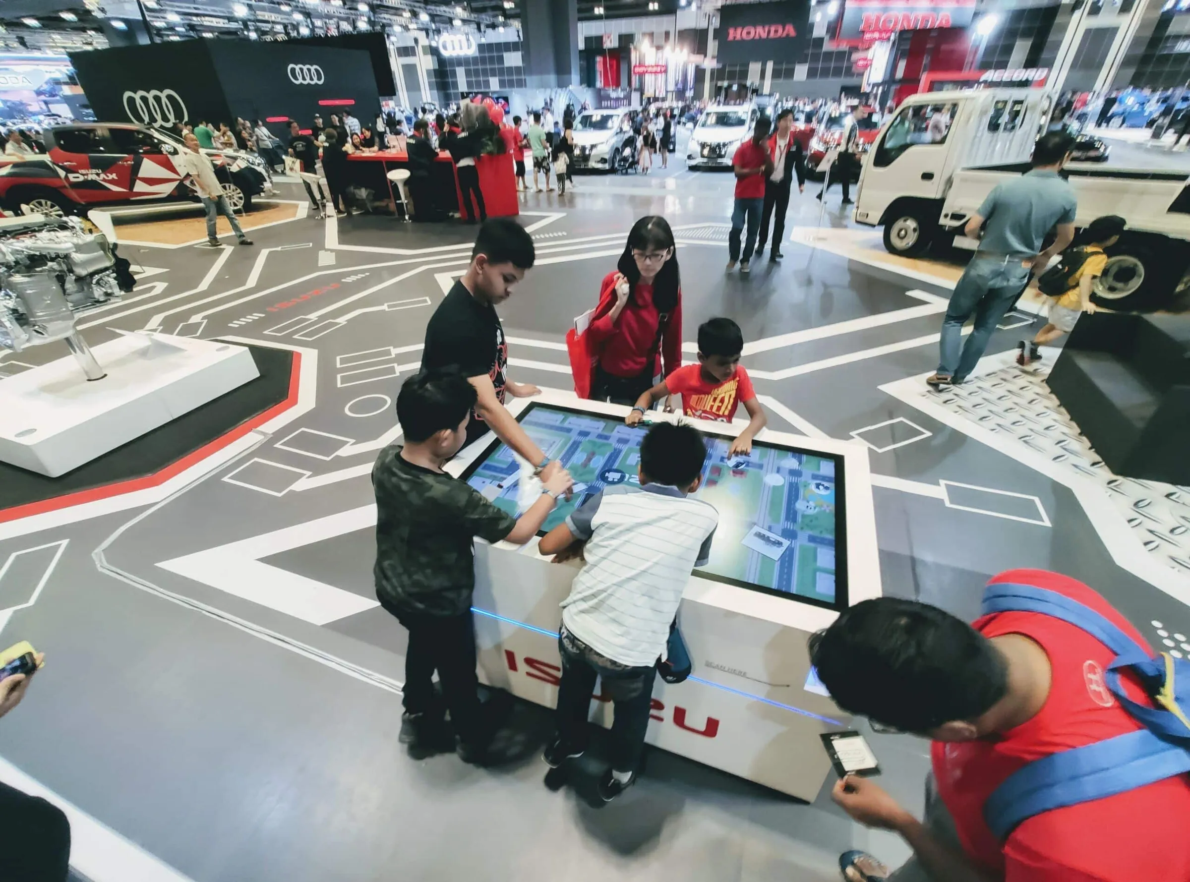 interaktives Konzept Multitouch-Table für Kinder