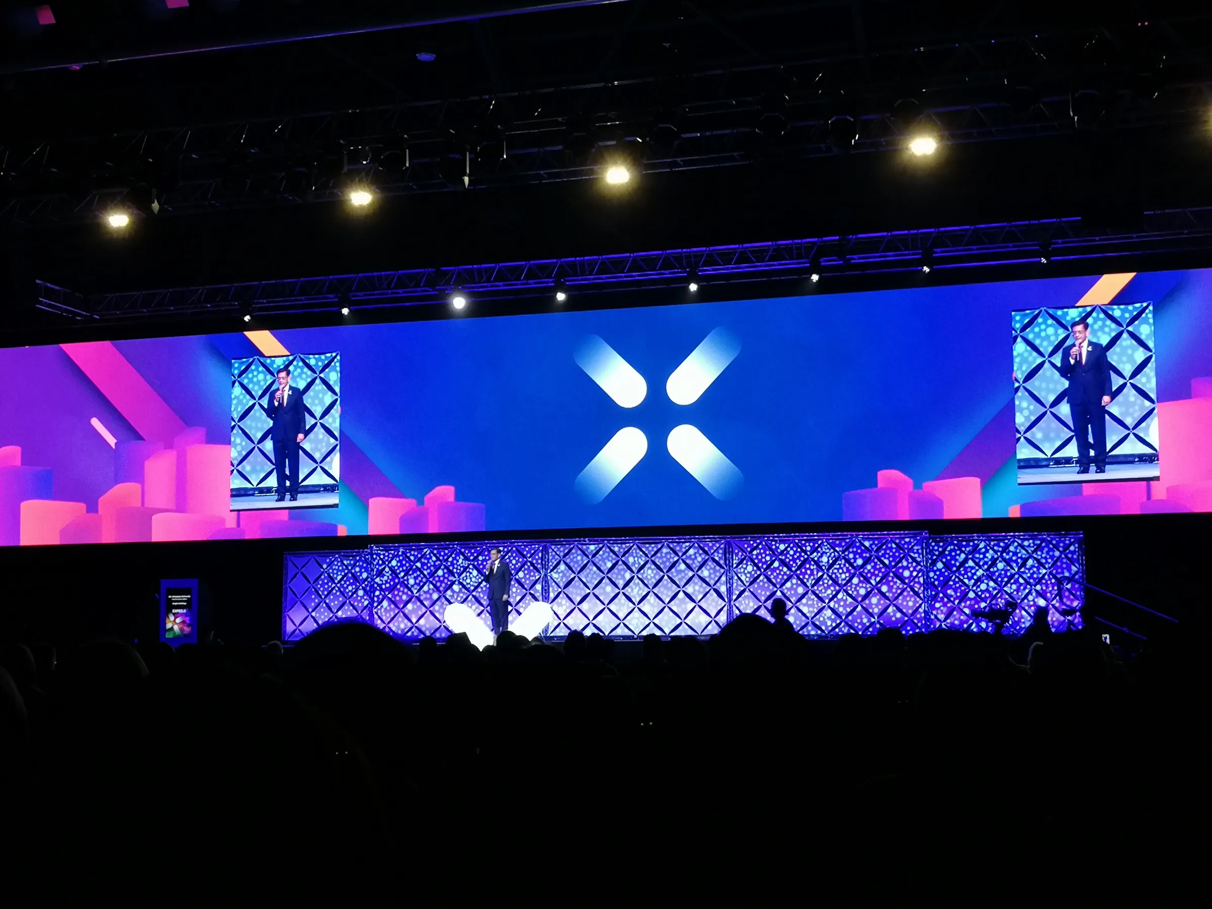 Hustle&Bustle Singapur Branchenverband SACEOS feiert zusammen mit SingEx