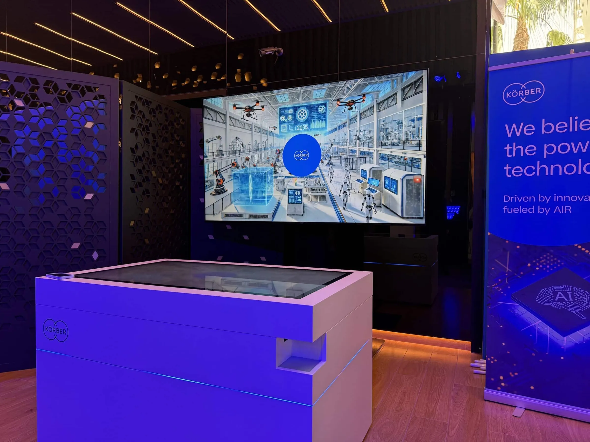Customised multi-touch application for smart factory innovations