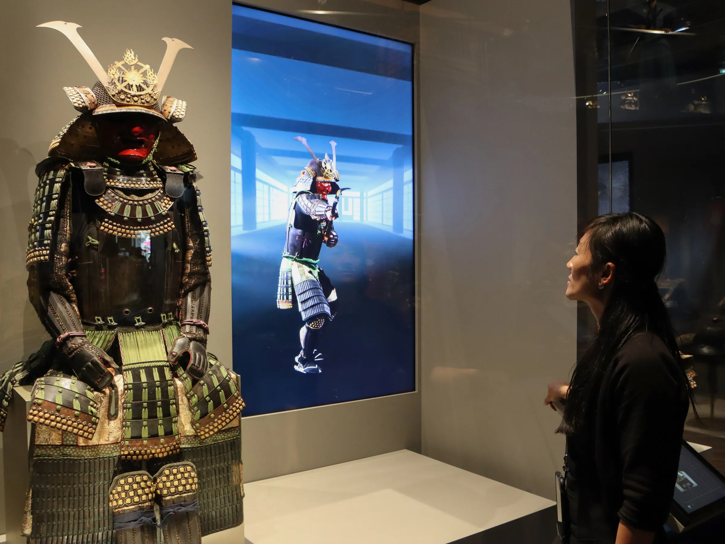 Ausstellungsdesign am Beispiel des Samurai Museums - interaktive Vitrine