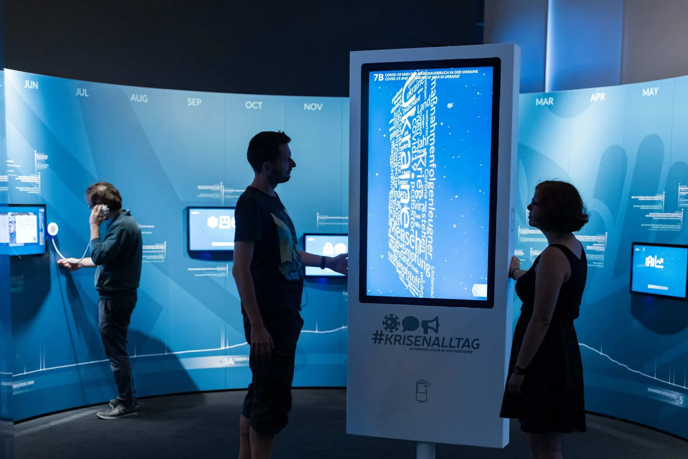 Rotatable touchscreen in the immersive exhibition of the BfR in Berlin