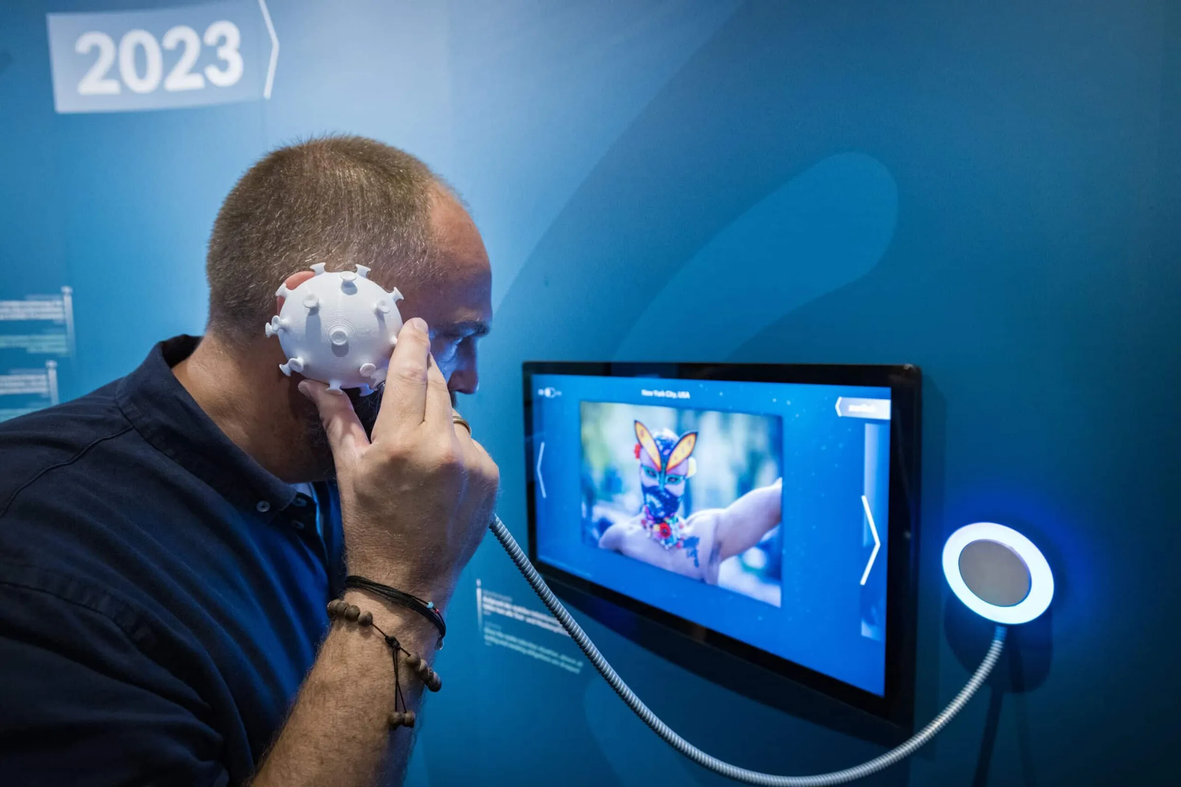 Interactive exhibits in the exhibition #Krisenalltag