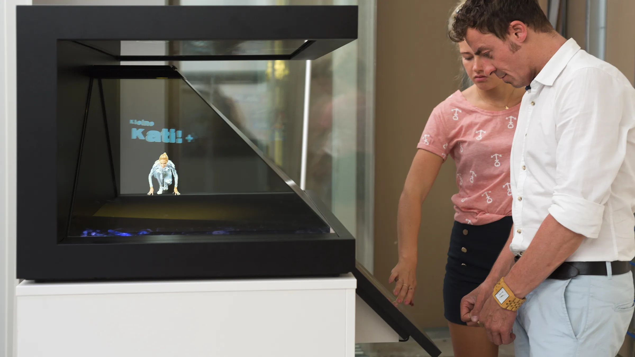 Interaktive 3D-Hologramm-Vitrine im Liwest Shop der Zukunft
