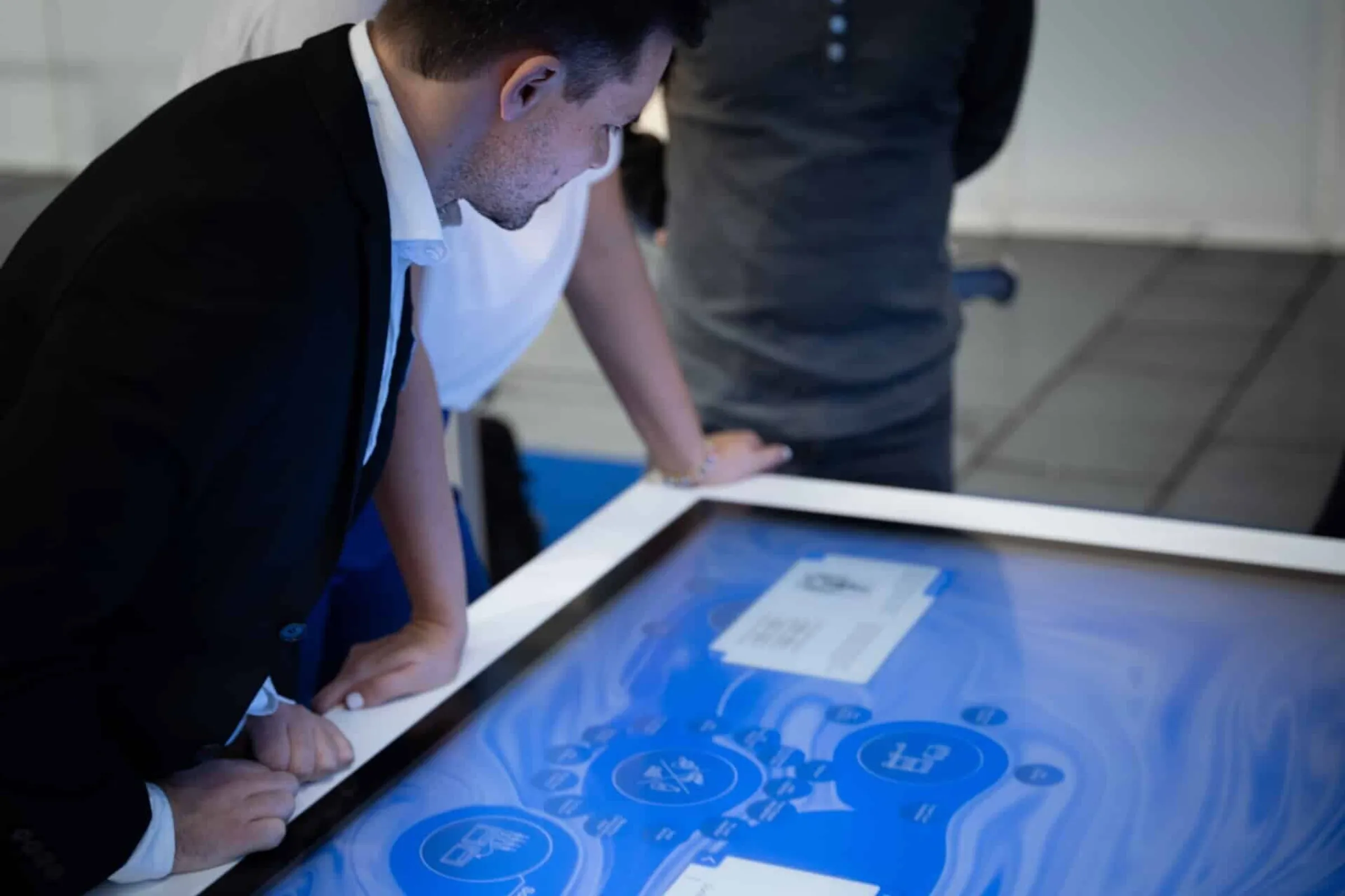 Trade fair visitors at the Garamantis interactive table - drinktec 2022