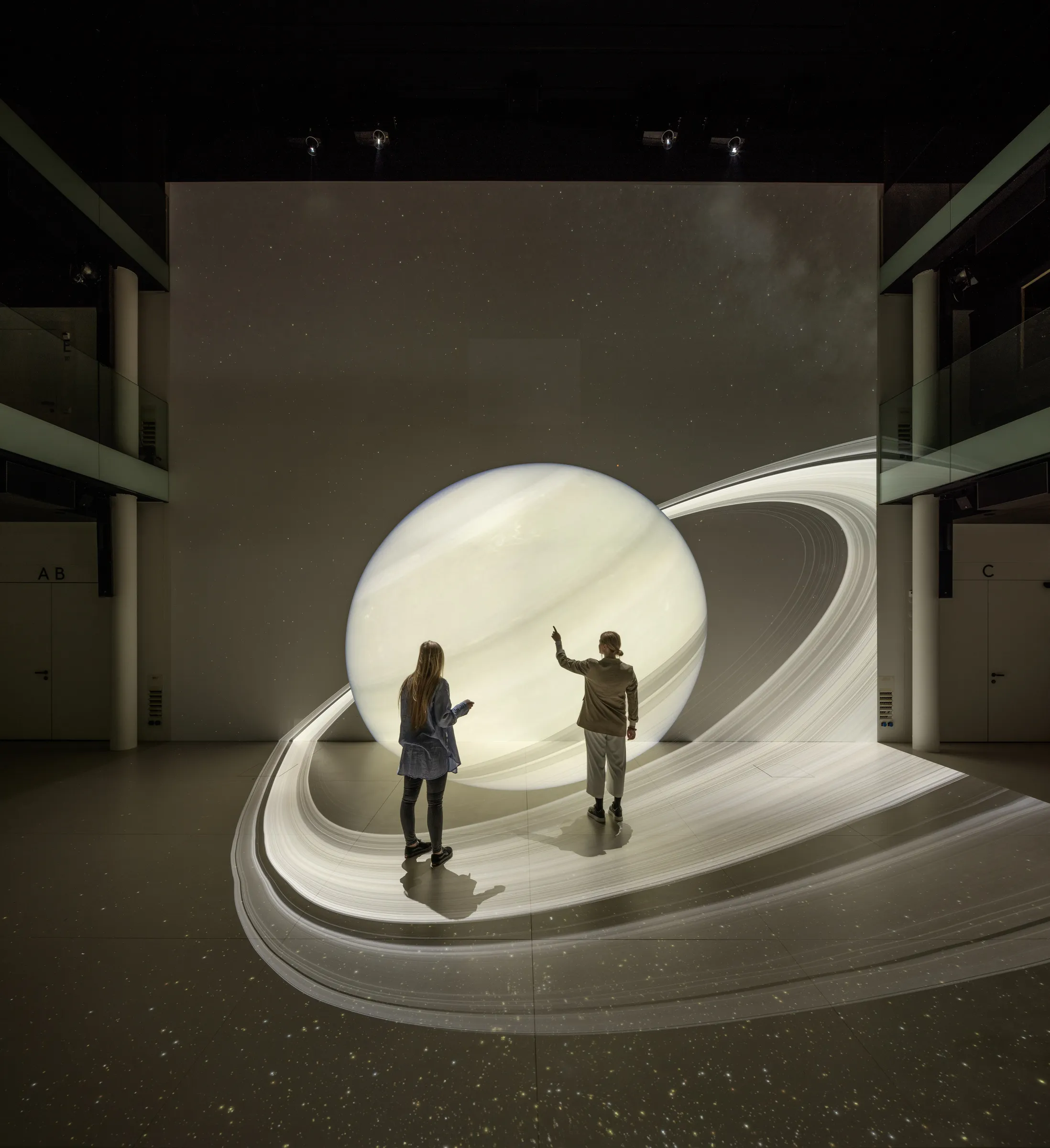 Wie funktioniert ein Intelligent Space - mit Sensorik und Raumprojektionen