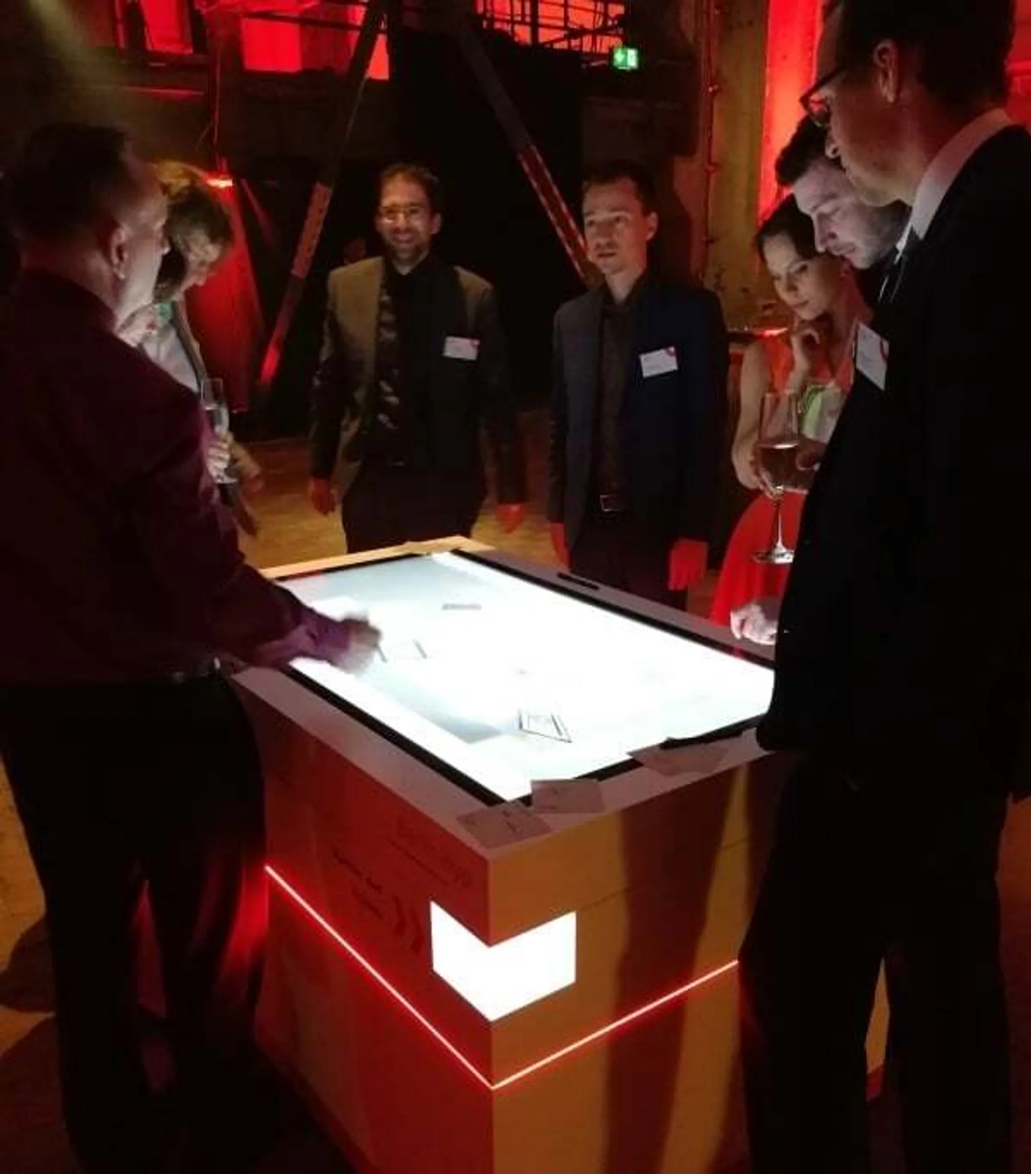 Multitouch-Scanner-Tisch Berlin Hyp