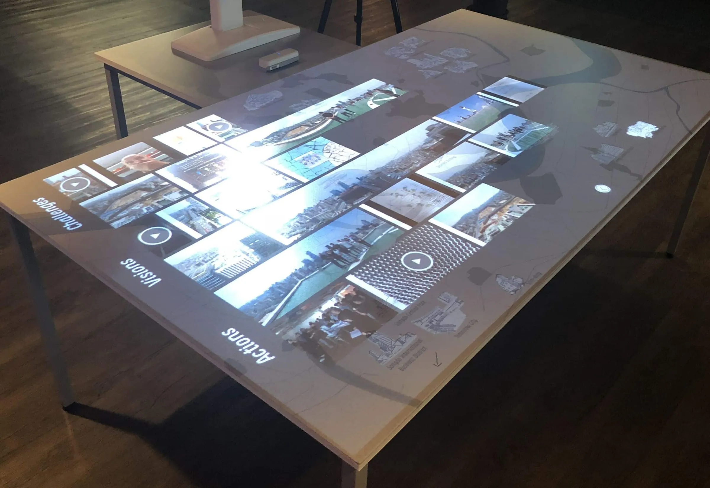 Multitouch Projection Mapping in Tischform