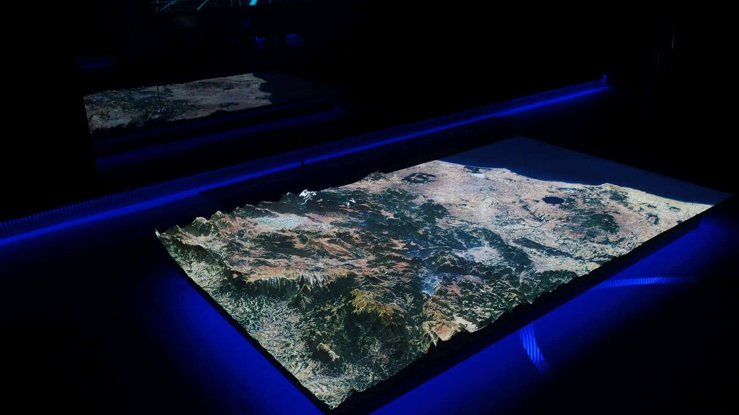 Interaktive Projektion - Karte mit Höhenmodell