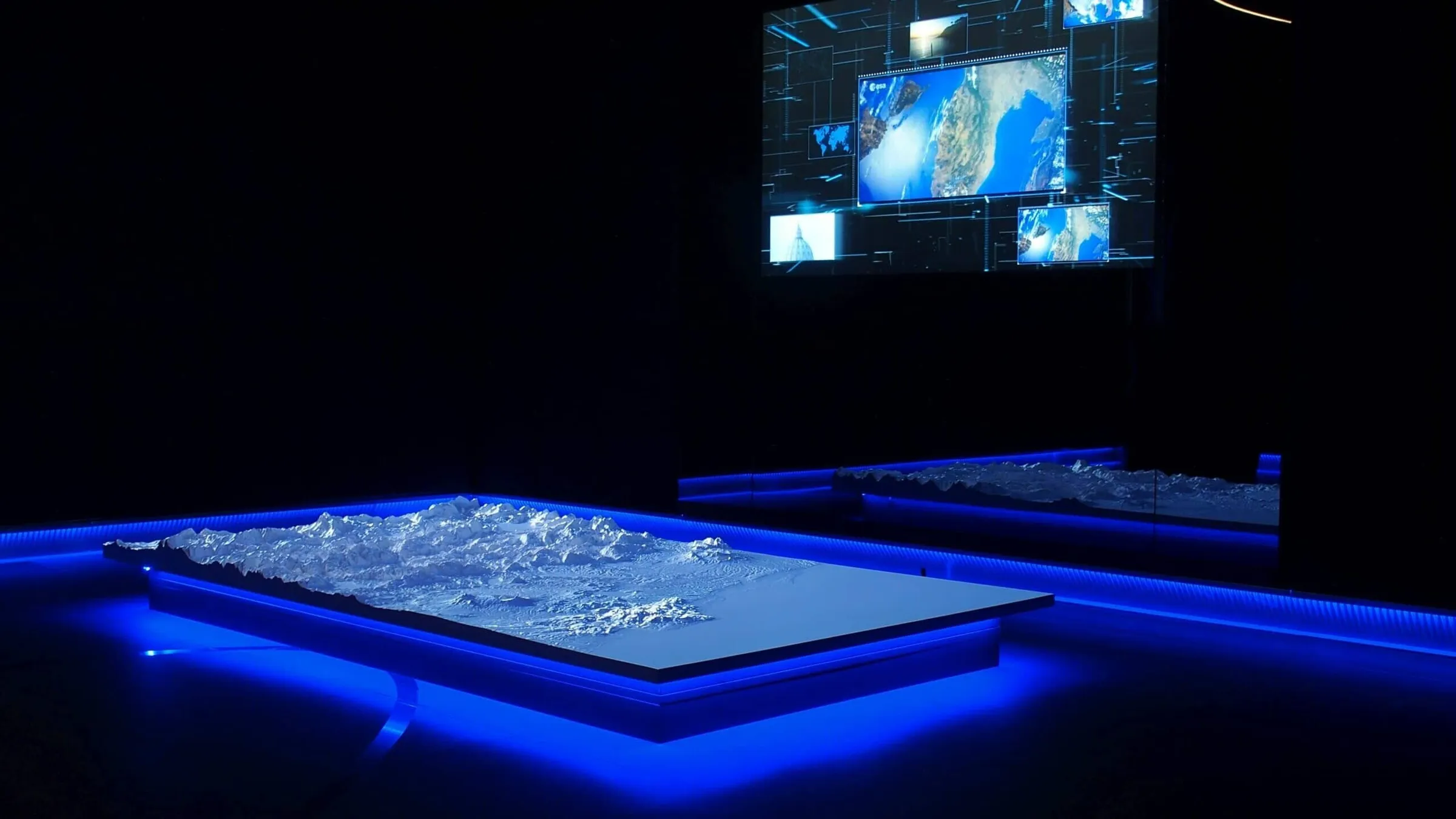 Interaktive Projektion auf Höhenmodell am Boden