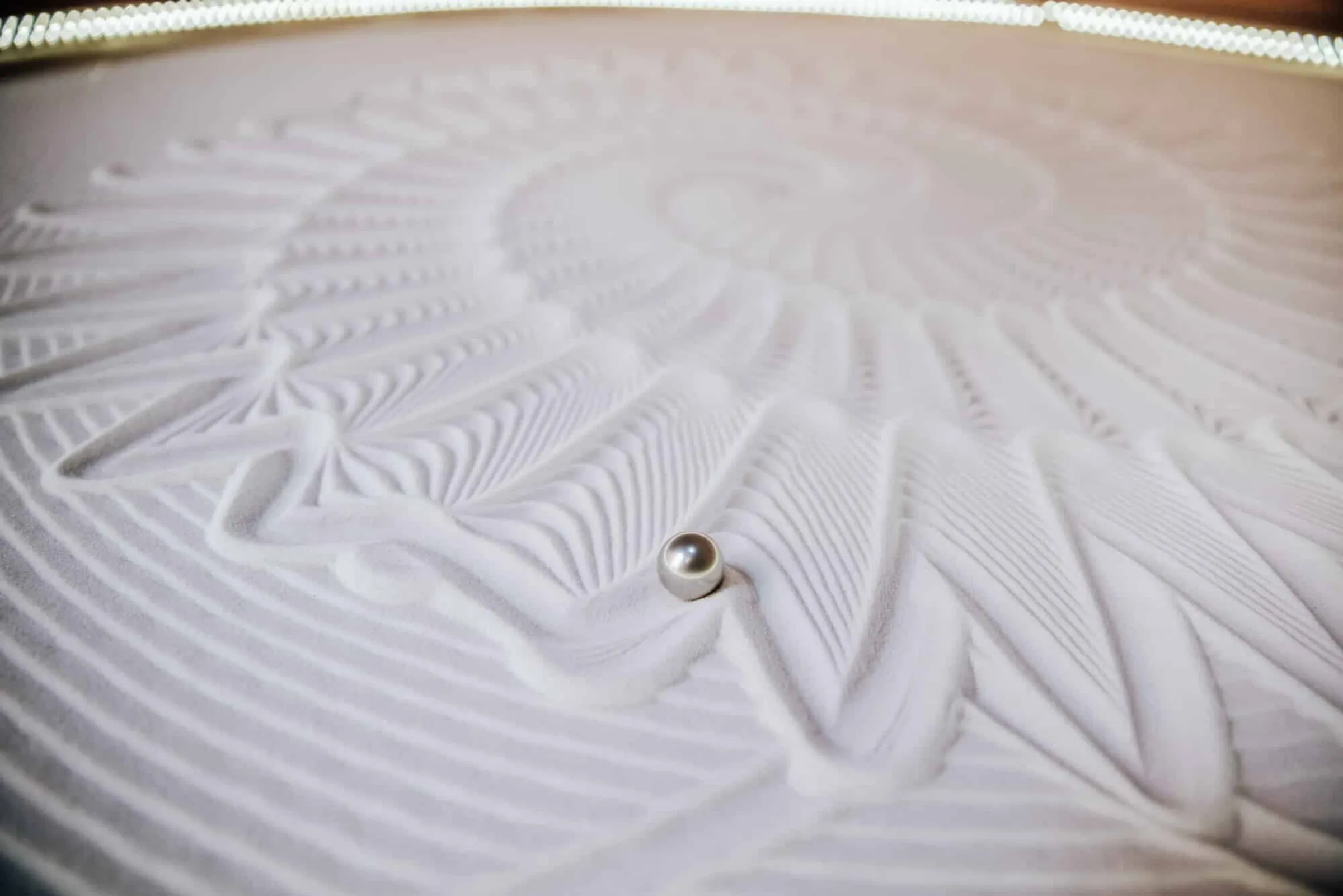 "The magic of sand" is a robotic installation