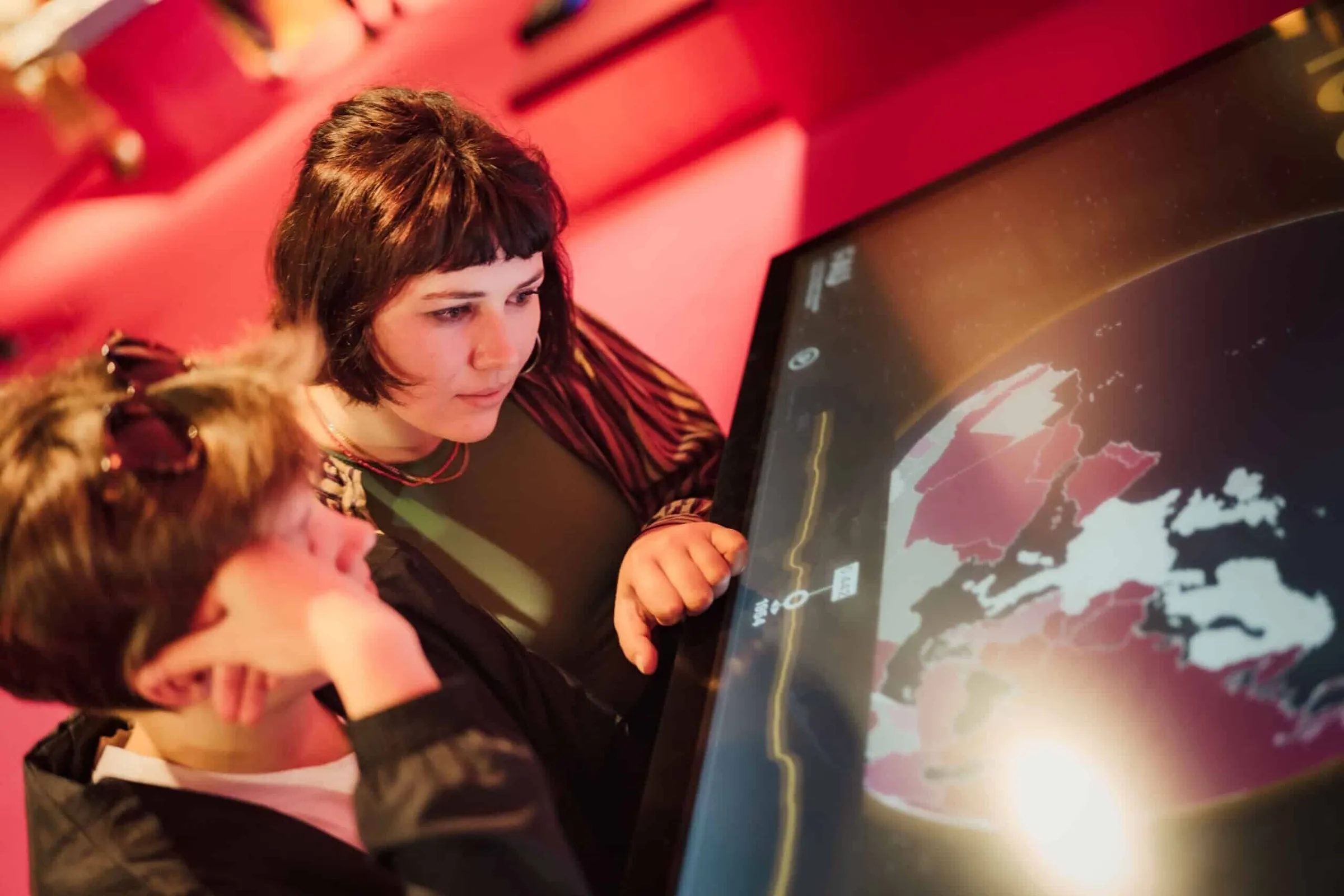 MS Science - Multi-touch table with 3D globe