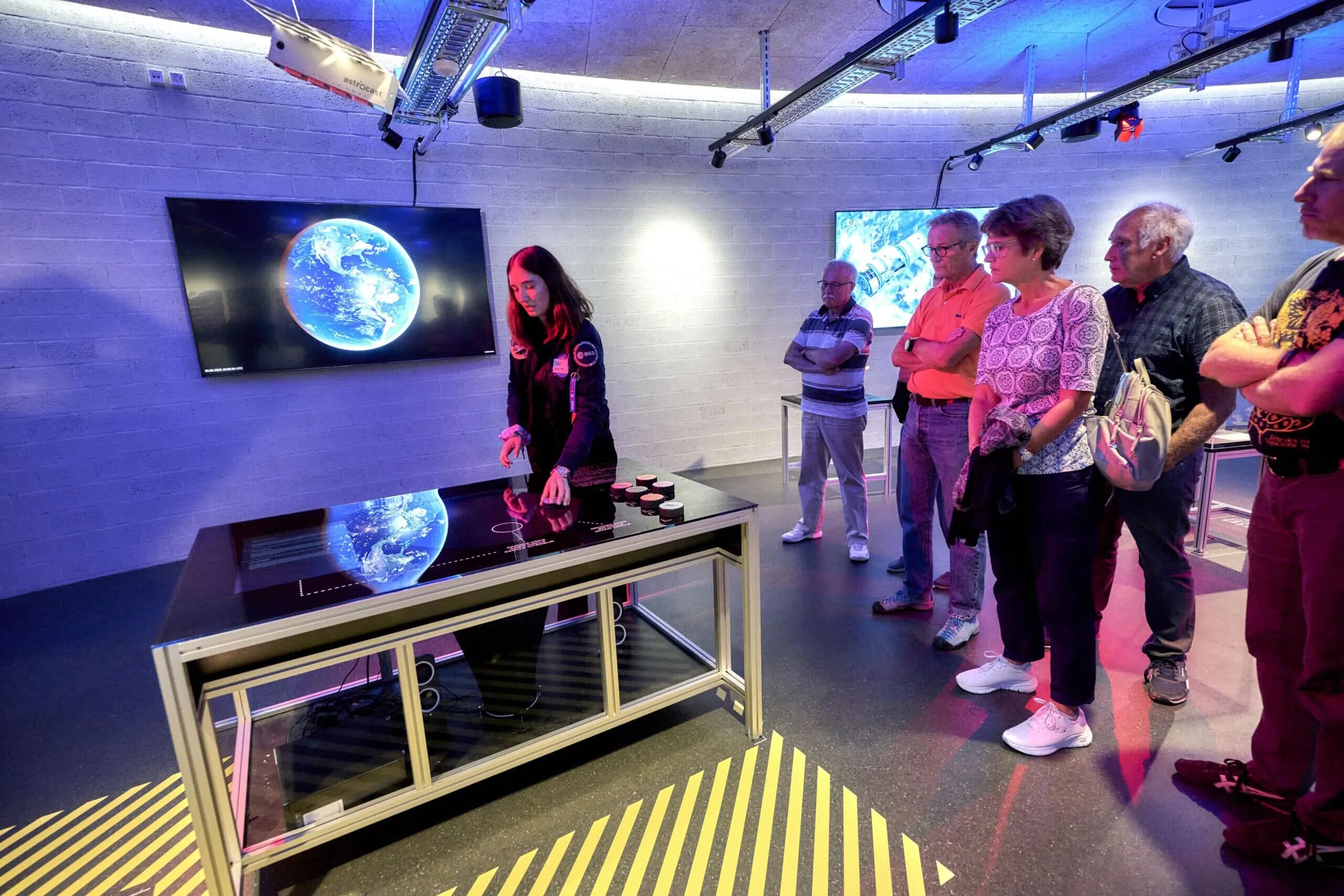 multimedia visitor centre "Space Eye" - multi-touch table with object recognition