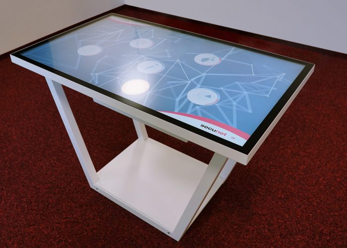 Multitouch Tisch mobil Metallgestell