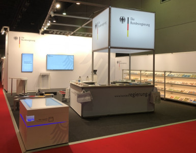 Messestand der Bundesregierung auf der Frankfurter Buchmesse 2018 mit Multitouch-Scanner-Tisch von Garamantis