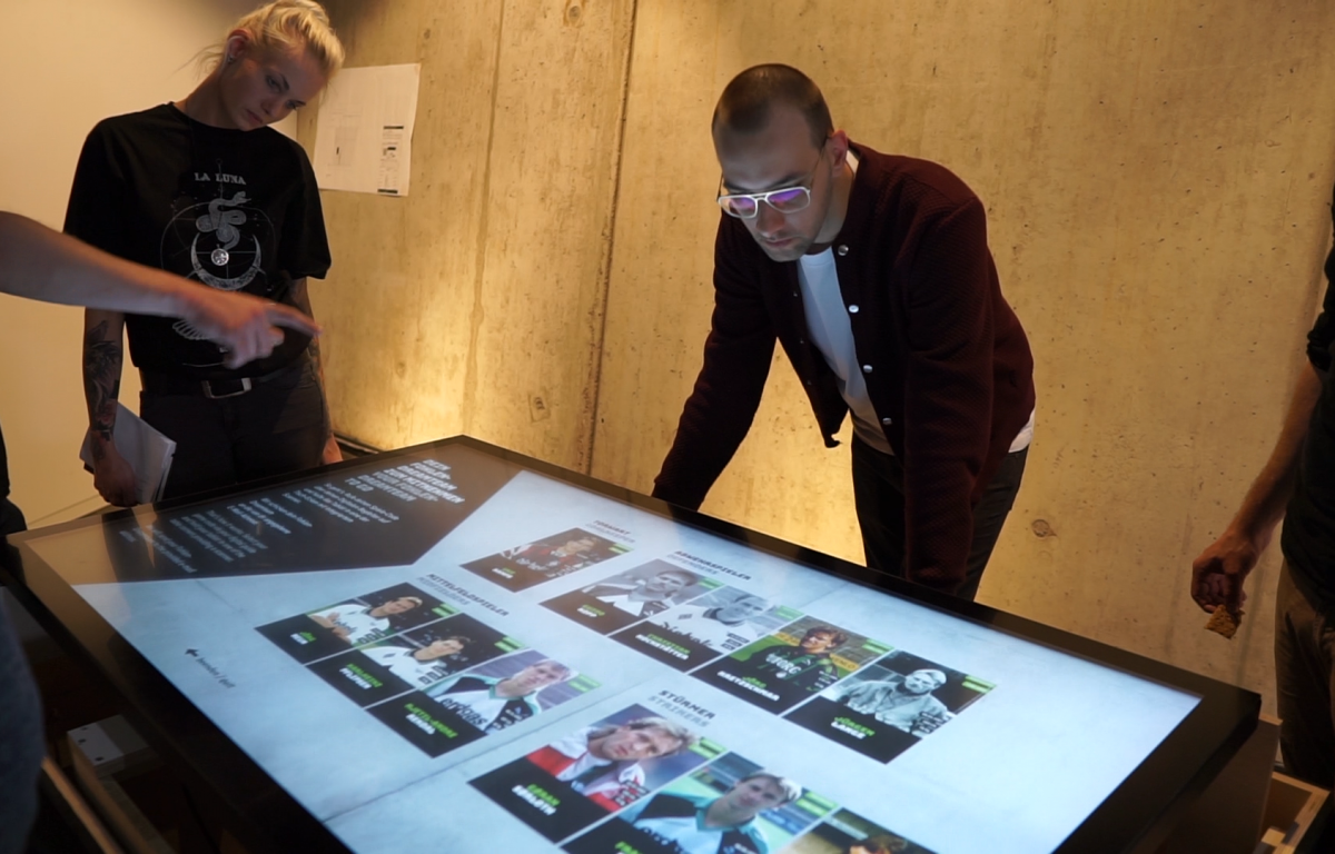Multitouch soccer game in the foal world