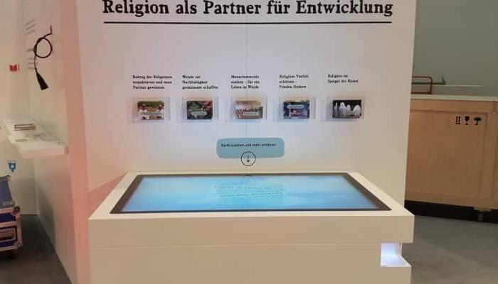 Interaktiver Messestand auf dem Kirchentag in Berlin