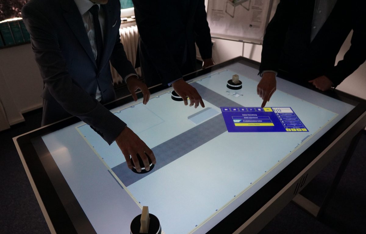 Multitouch Tisch interaktive Fabrik 3D