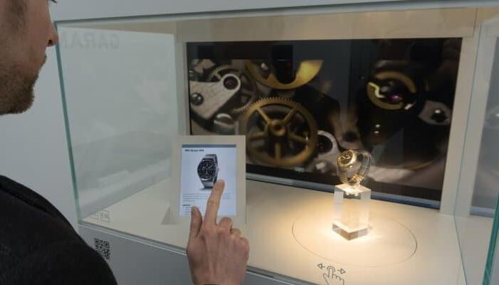 Interaktive Vitrine ermöglicht neuartige Produktpräsentation