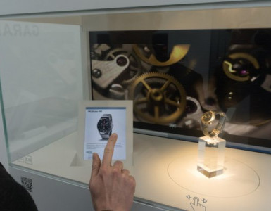 Interaktive Vitrine ermöglicht neuartige Produktpräsentation