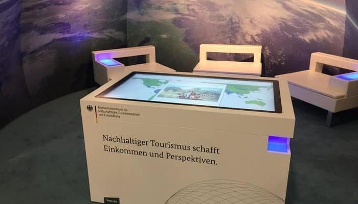 Multitouch-Table am BMZ-Messestand auf der ITB 2017