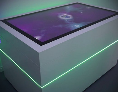 Multitouch-Tisch mit 660 LEDs interaktiv beleuchtet