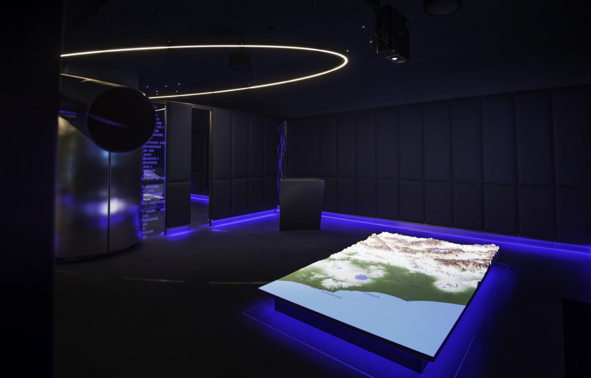 ESA News-Room mit projiziertem 3D-Höhenmodell