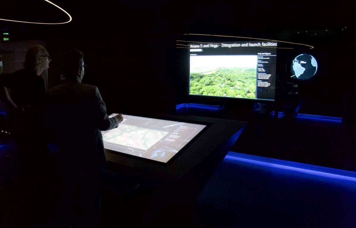 Interaktives Besucherzentrum der ESA mit Multitouch Installationen