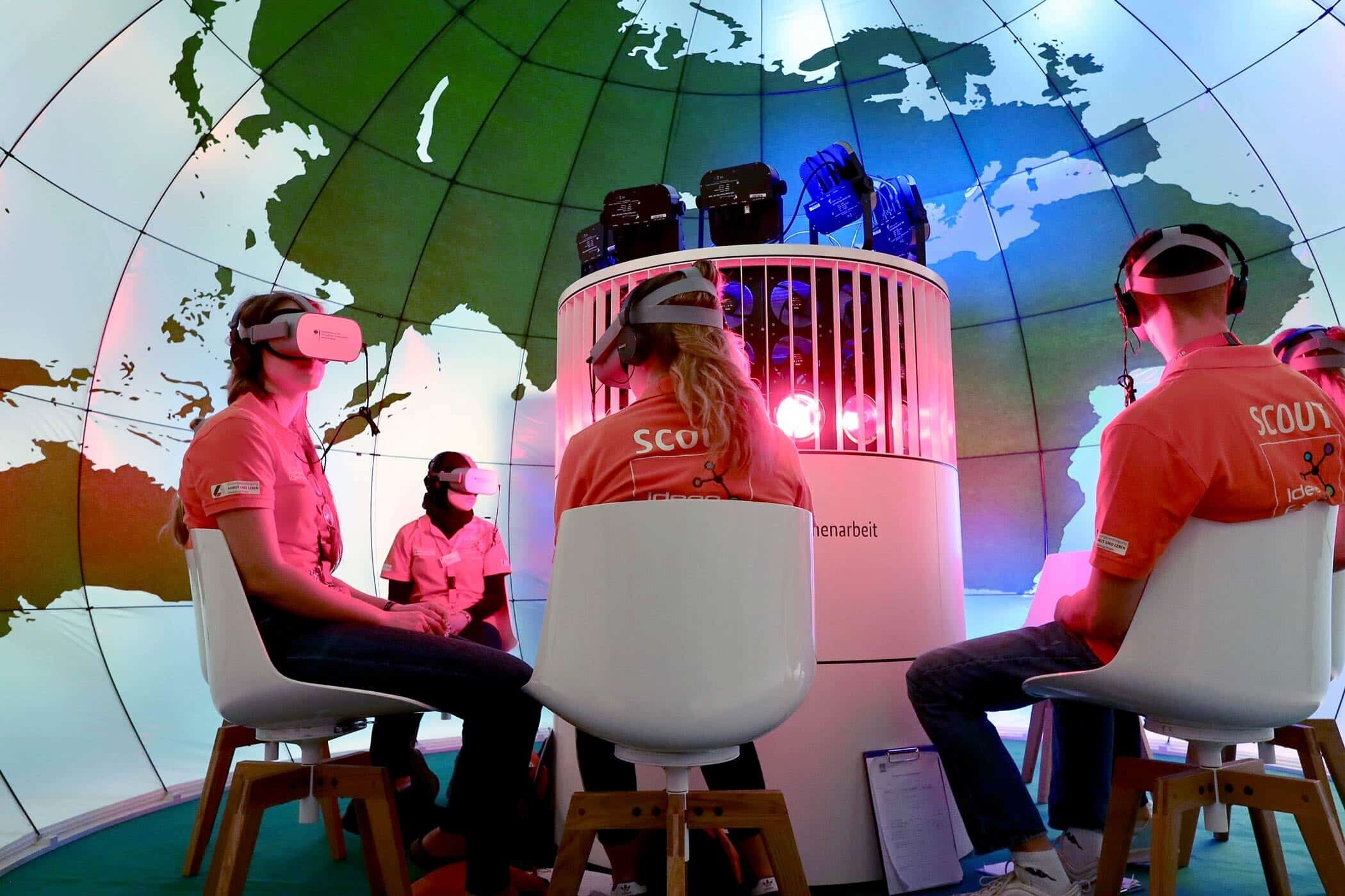 Virtual reality experience room for up to 12 people at the BMZ booth. Virtual reality experience room for up to 12 people at the BMZ booth.