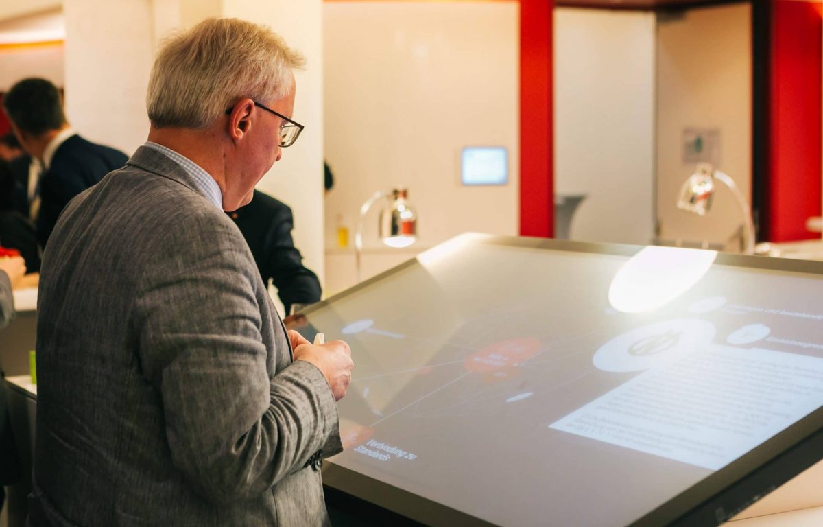 zentrales Content-Management-System der Ausstellung sowie Realisierung von zwei Installationen