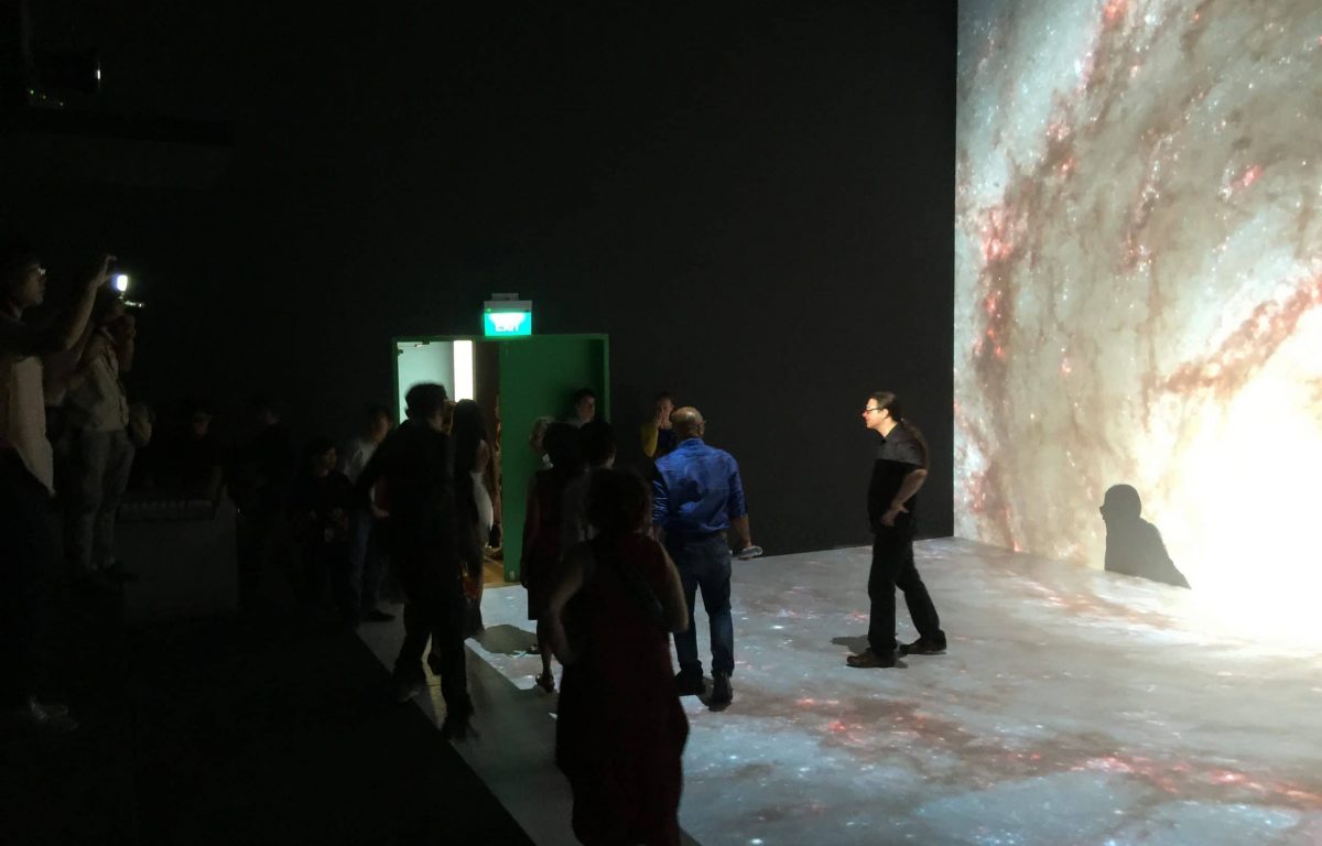 Begehbarer Raum mit acht 4K-Projektionen im Ars Electronica Center