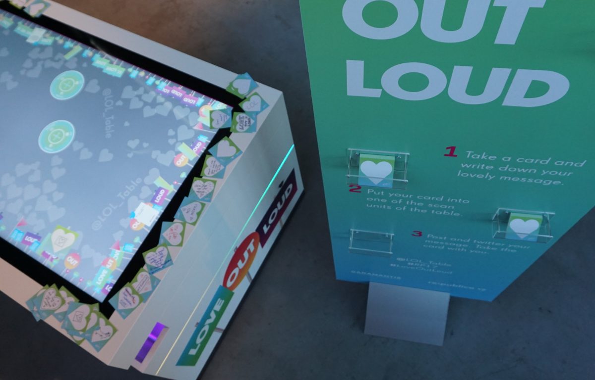 interaktiver Multitouch Twitter-Tisch auf der re:publica 2017 in Berlin