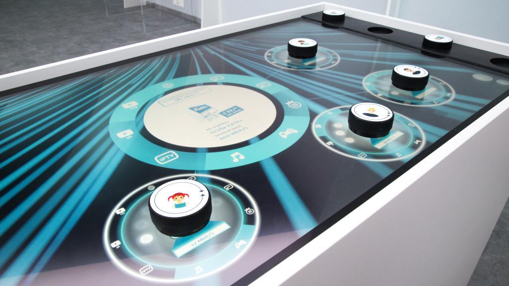 Product configuration on multitouch table with capacitive markers