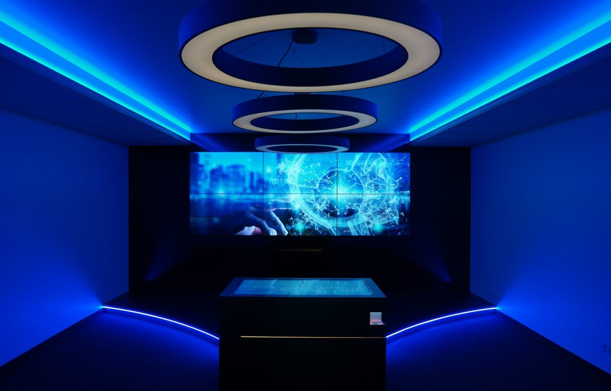 Interaktiver Showroom mit Multitouch-Tisch