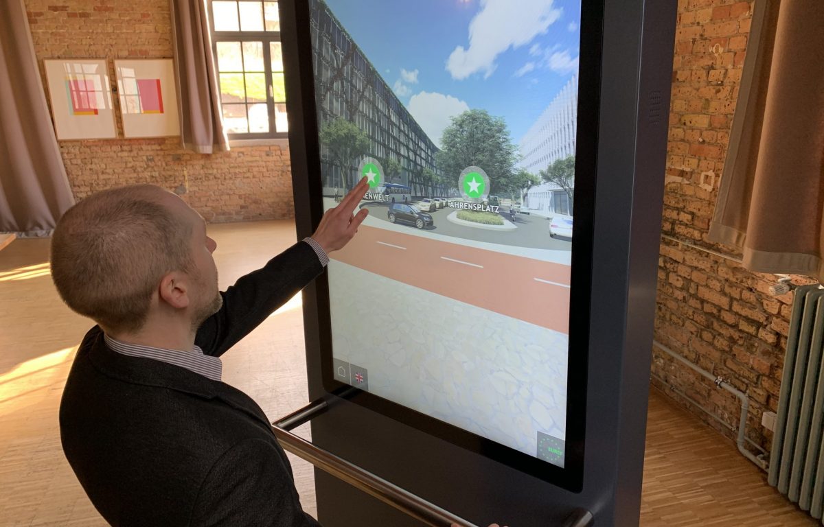 Drehbarer Screen für Immersive Einblicke und rundum Panorama-Perspektiven