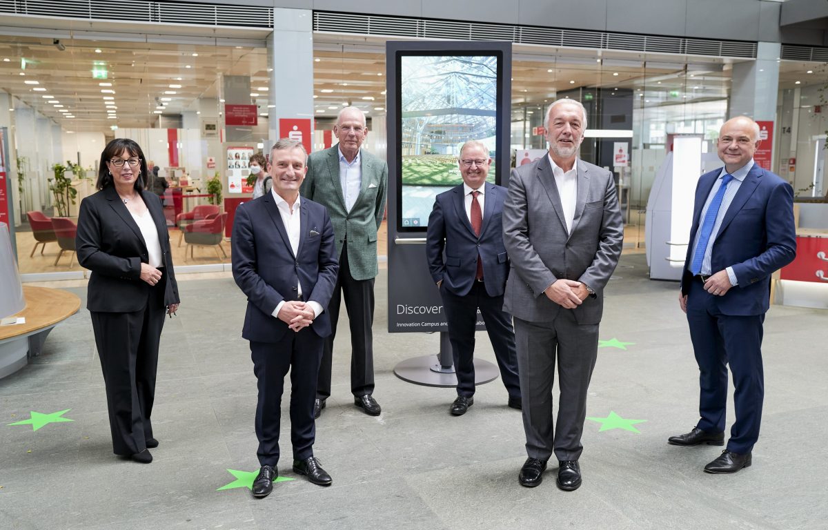 Interactive exhibition with multitouch turn screen in the Sparkasse Düsseldorf 