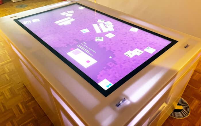 Multitouch-Tisch mit Kartenleser in der digitalen Ausstellung im Haus der Geschichte